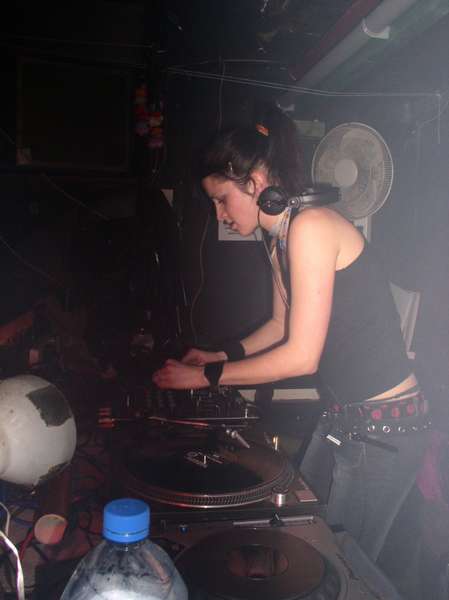 http://www.harderfaster.net/images/features/10592.DJ%20clodagh.JPG